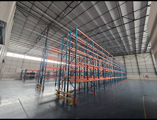 3,234M² WAREHOUSE FOR SALE IN COSMO BUSINESS PARK